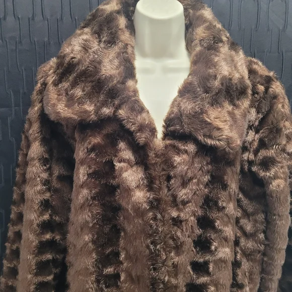 Dennis by Dennis basso Mid Length Faux Fur Coat Size Medium - Picture 2 of 9